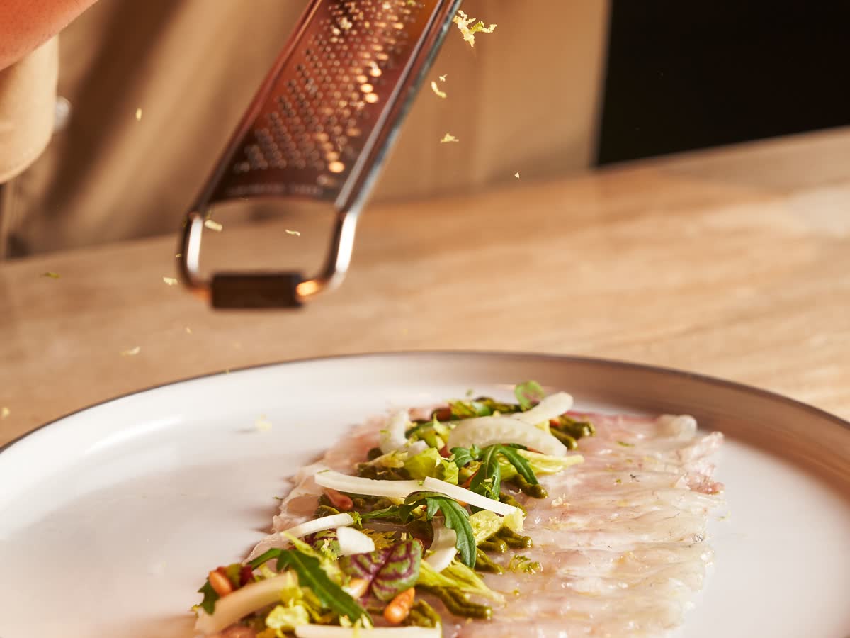 Dressage d’une assiette en cuisine